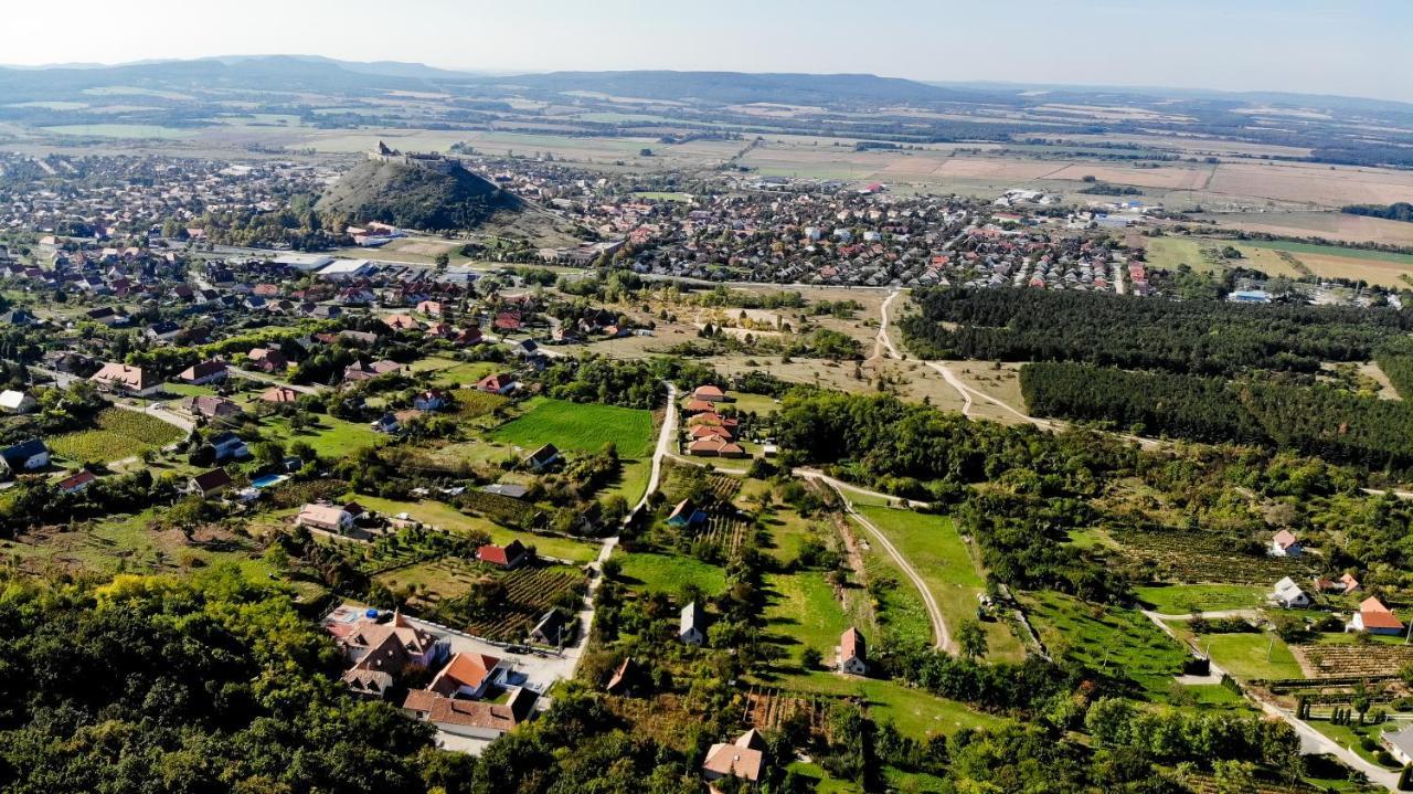 Bed and Breakfast Fogado A Ket Toelgyfahoz Sümeg Zewnętrze zdjęcie